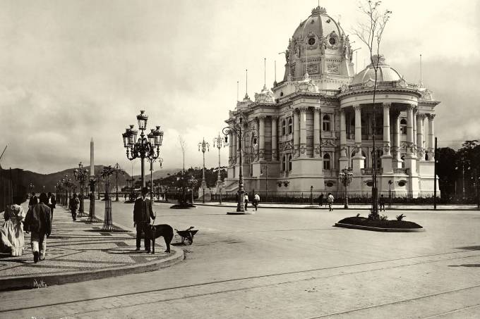 Palácio Monroe - Avenida Central recém concluída - 1906