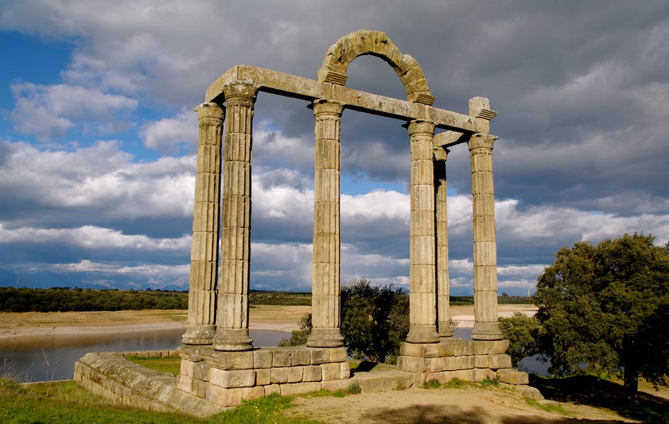 O arco romano - Pórtico Romano - Los Mármoles