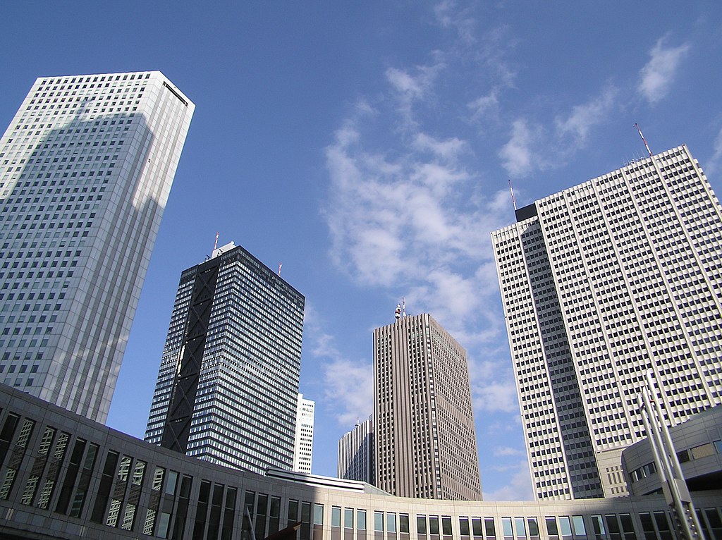 Arranha-céus-Parece-uma-capital-ocidental-mas-é-Shinjuku-no-Japão