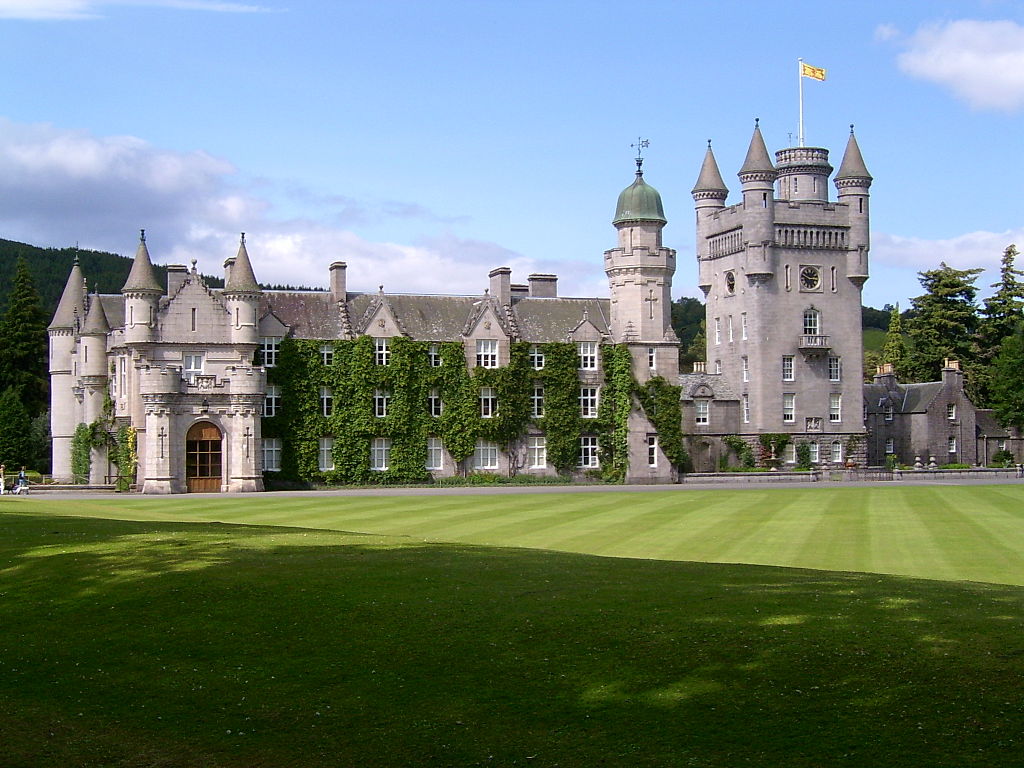 Balmoral Castle - Inteiramente reconstruído para a Rainha Vitória - Exemplo do Estilo Scots Baronial