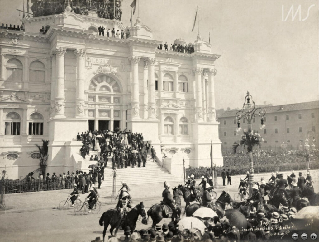 Palácio Monroe - 1906 - Pelotão de ciclistas da marinha