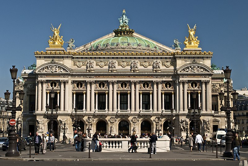 Fachada sul da Opéra Garnier em Paris, França